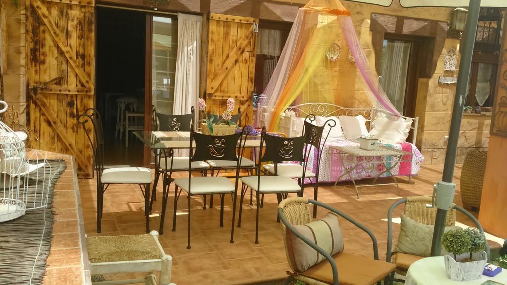 Laurel De La Reina Bed & Breakfast - Boutiqueラ・スビア エクステリア 写真