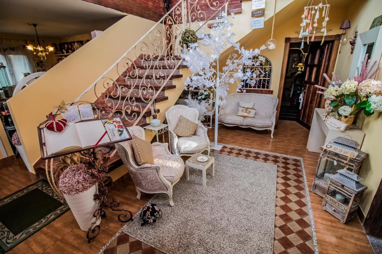 Laurel De La Reina Bed & Breakfast - Boutiqueラ・スビア エクステリア 写真
